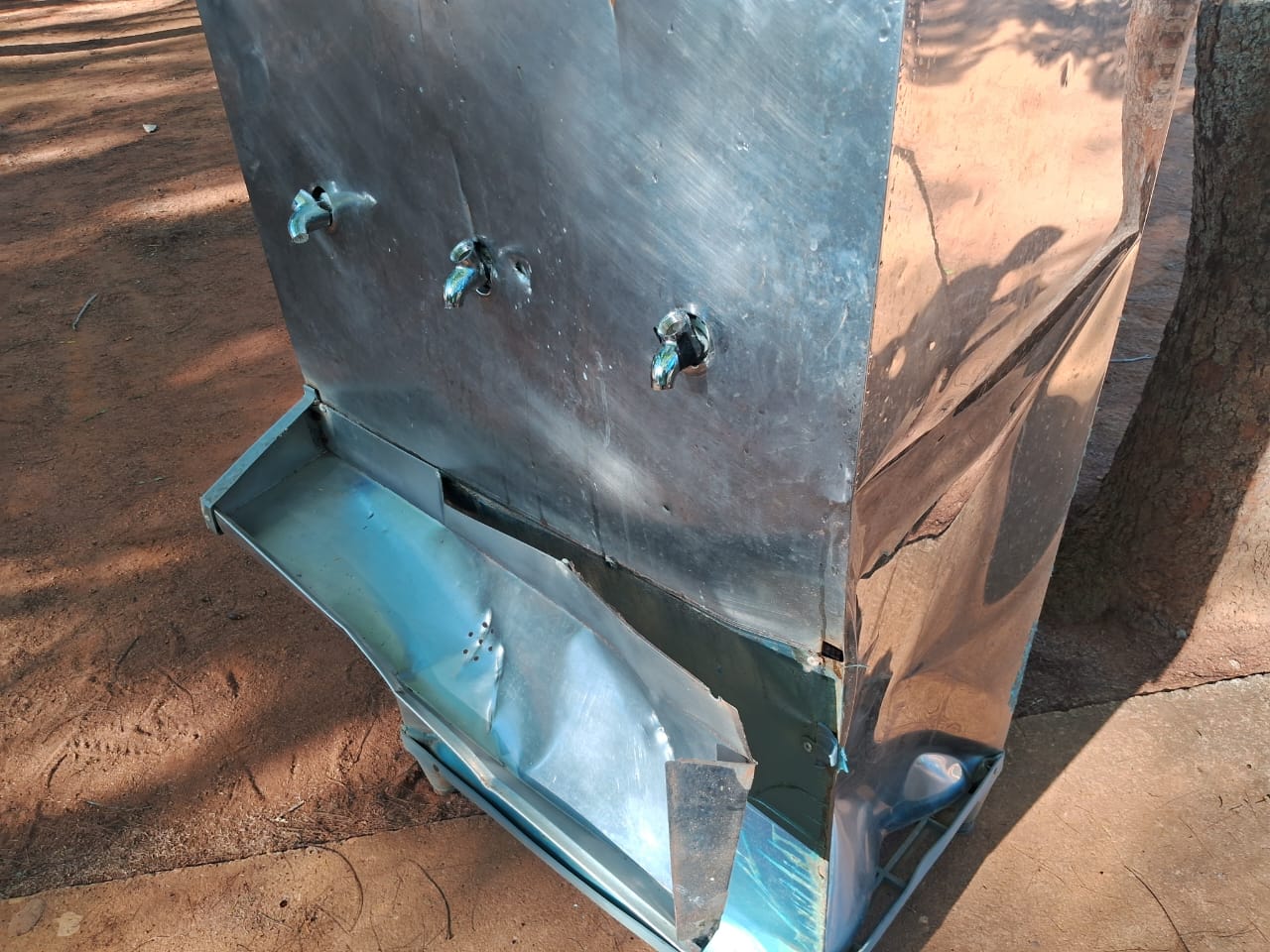 Bebedouro ficou inutilizável após ser danificado