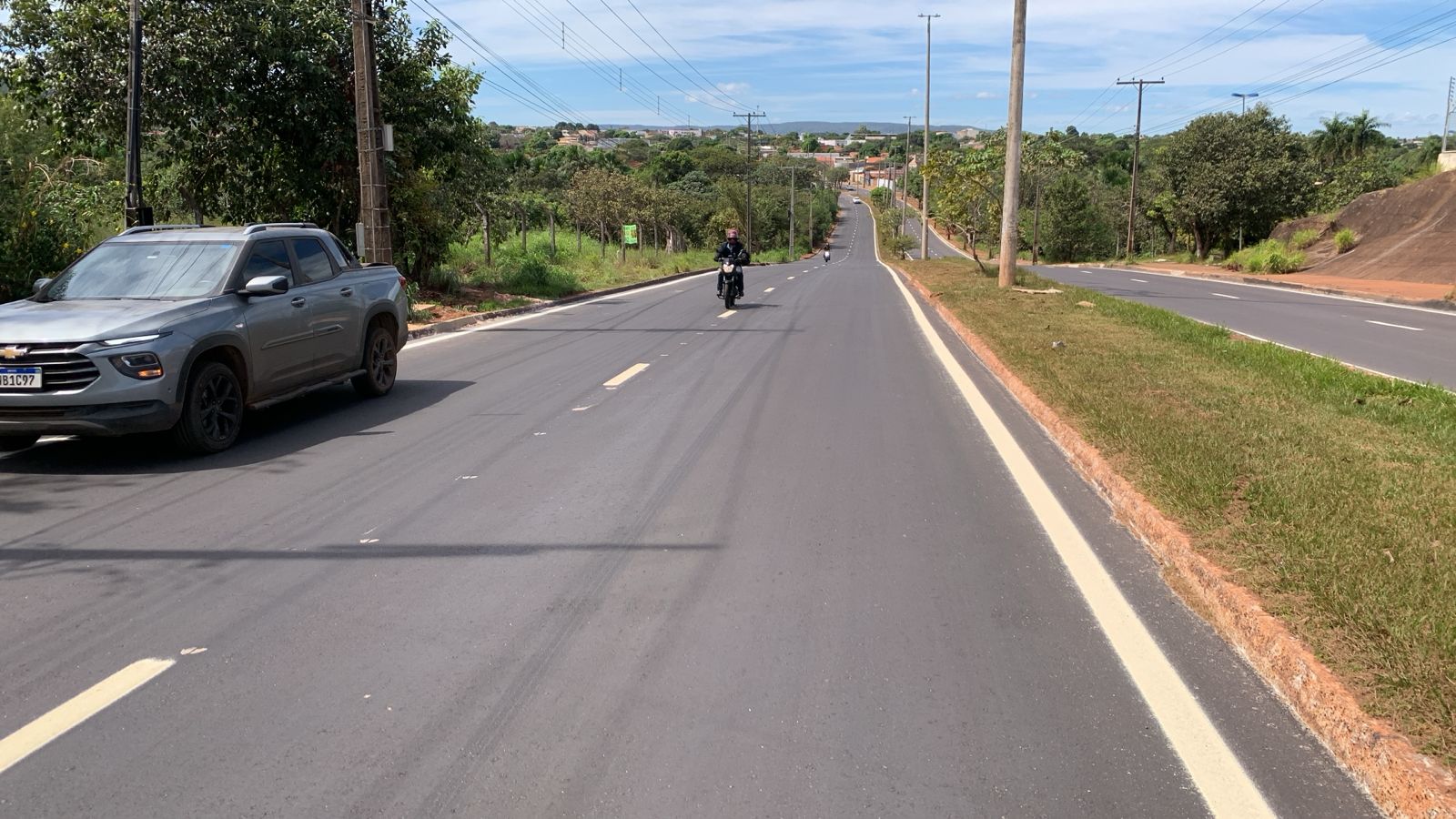 Avenida I, no Jardim Aureny III, passou por revitalização na base asfáltica para melhoria do pavimento