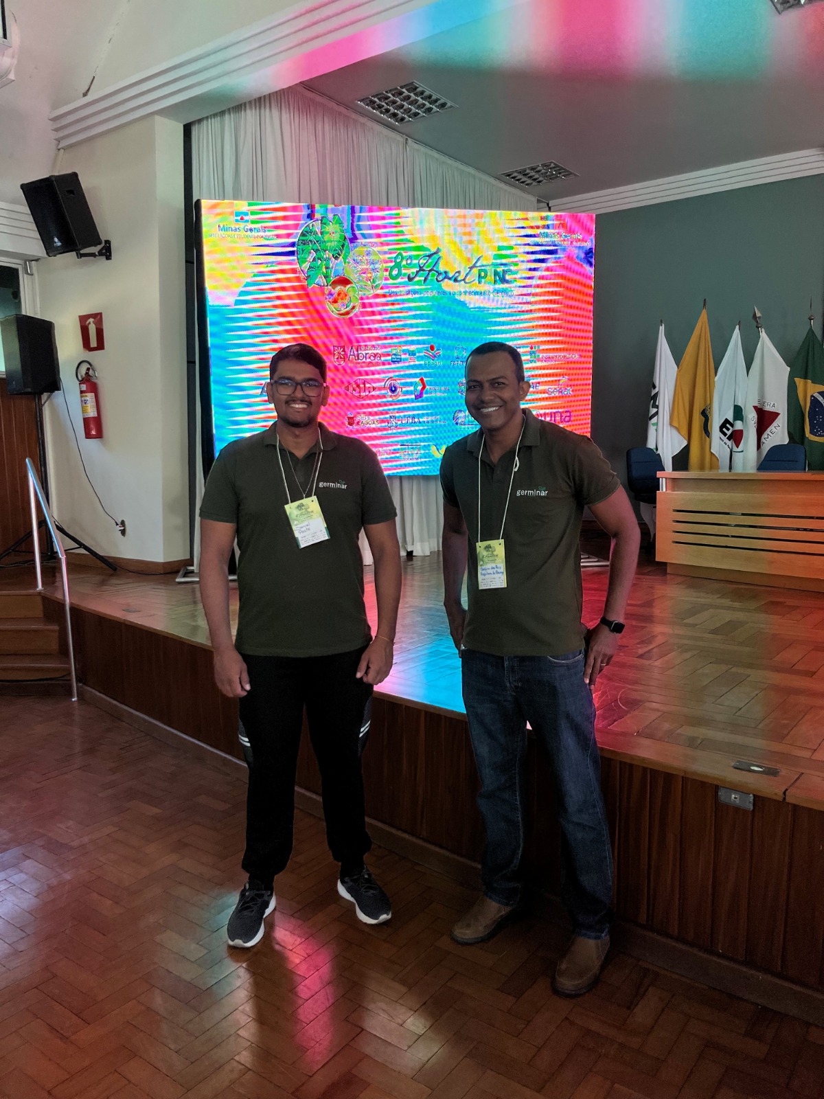 Técnicos da Semed, Bonfim dos Reis (à dir) e Daniel Panta, participam da 8º HortPanc