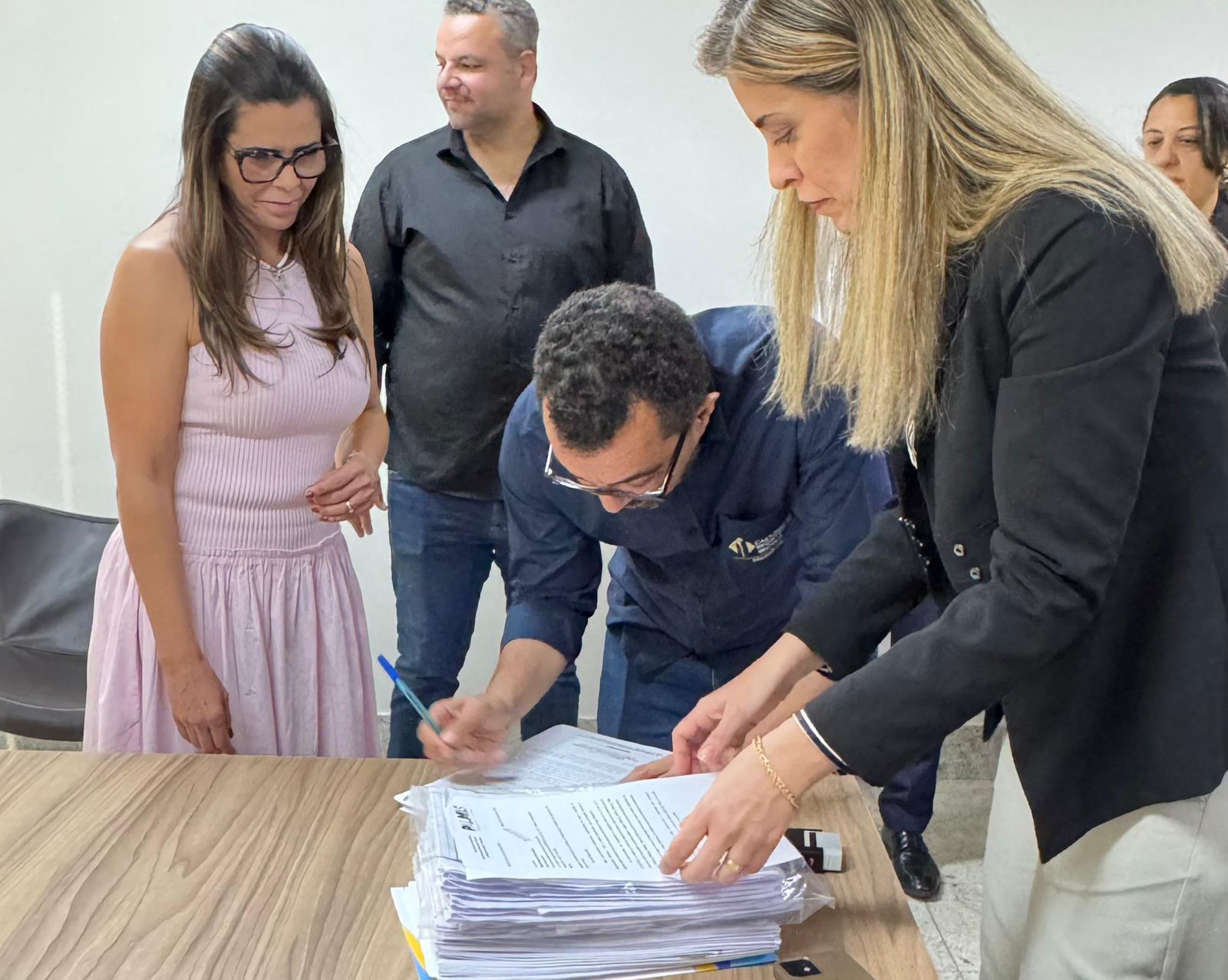 Gestores públicos durante registro da CRF em cartório de Palmas
