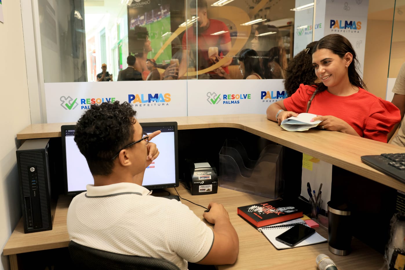 Marília Cristina  buscou serviço de emissão da nova Carteira Nacional de Identidade no primeiro dia do retorno 
