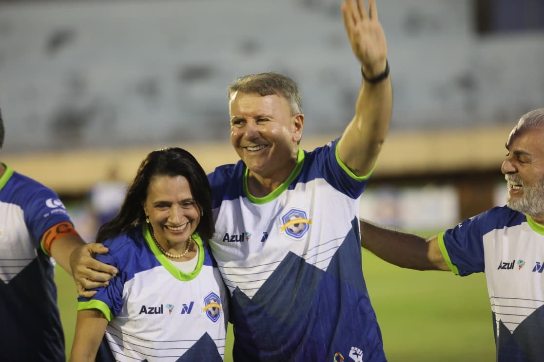 Prefeito Eduardo Siqueira ao lado da primeira-dama Polyanna Siqueira Campos