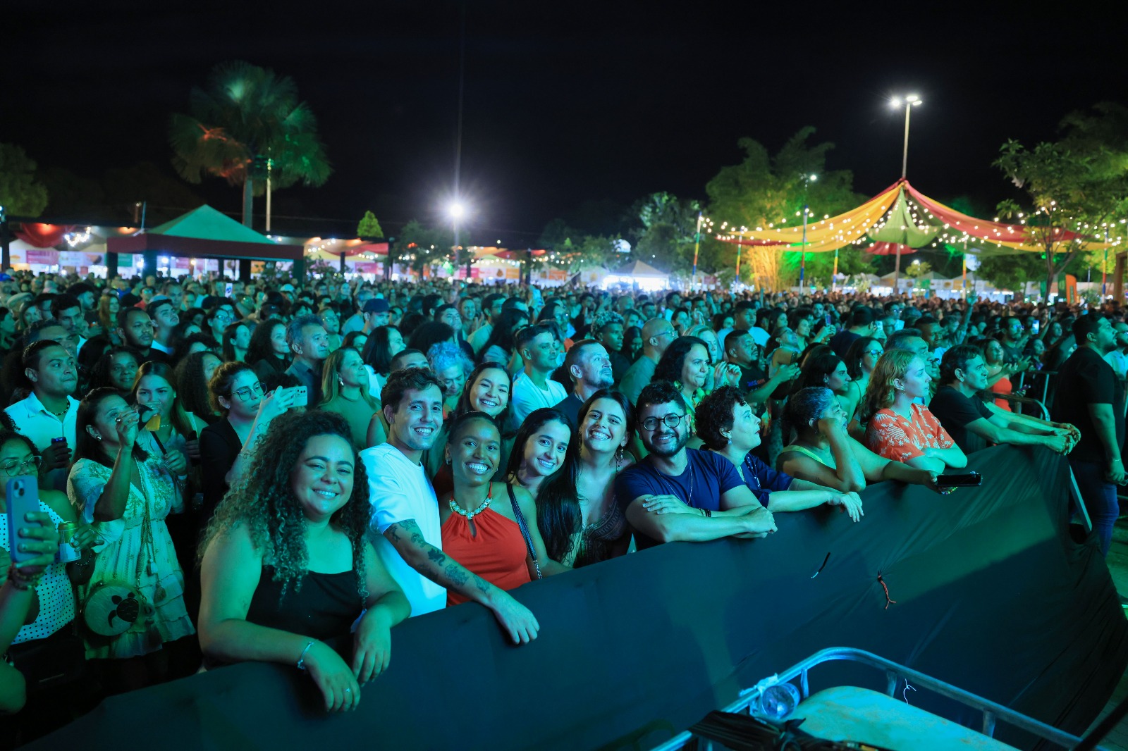 Público acompanhou show de Zeca Baleiro na abertura do 19° Festival Gastronômico de Taquaruçu - Foto: Júnior Suzuki