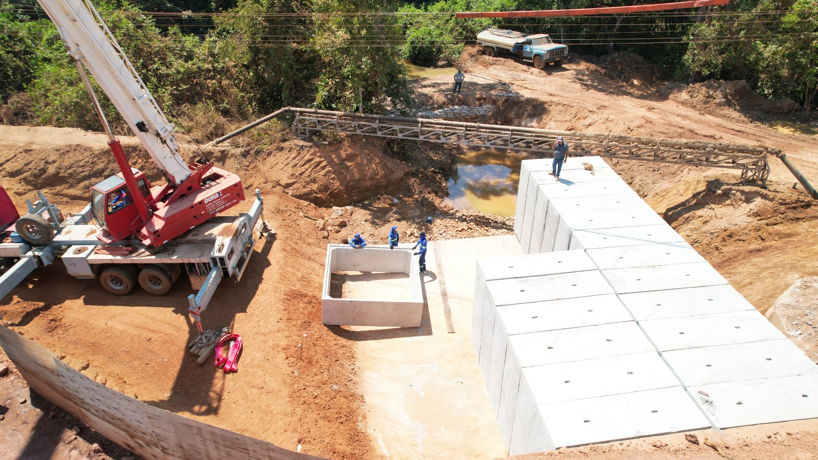 Construção do bueiro triplo marca avanço na obra de requalificação do acesso a setores da região norte de Palmas  