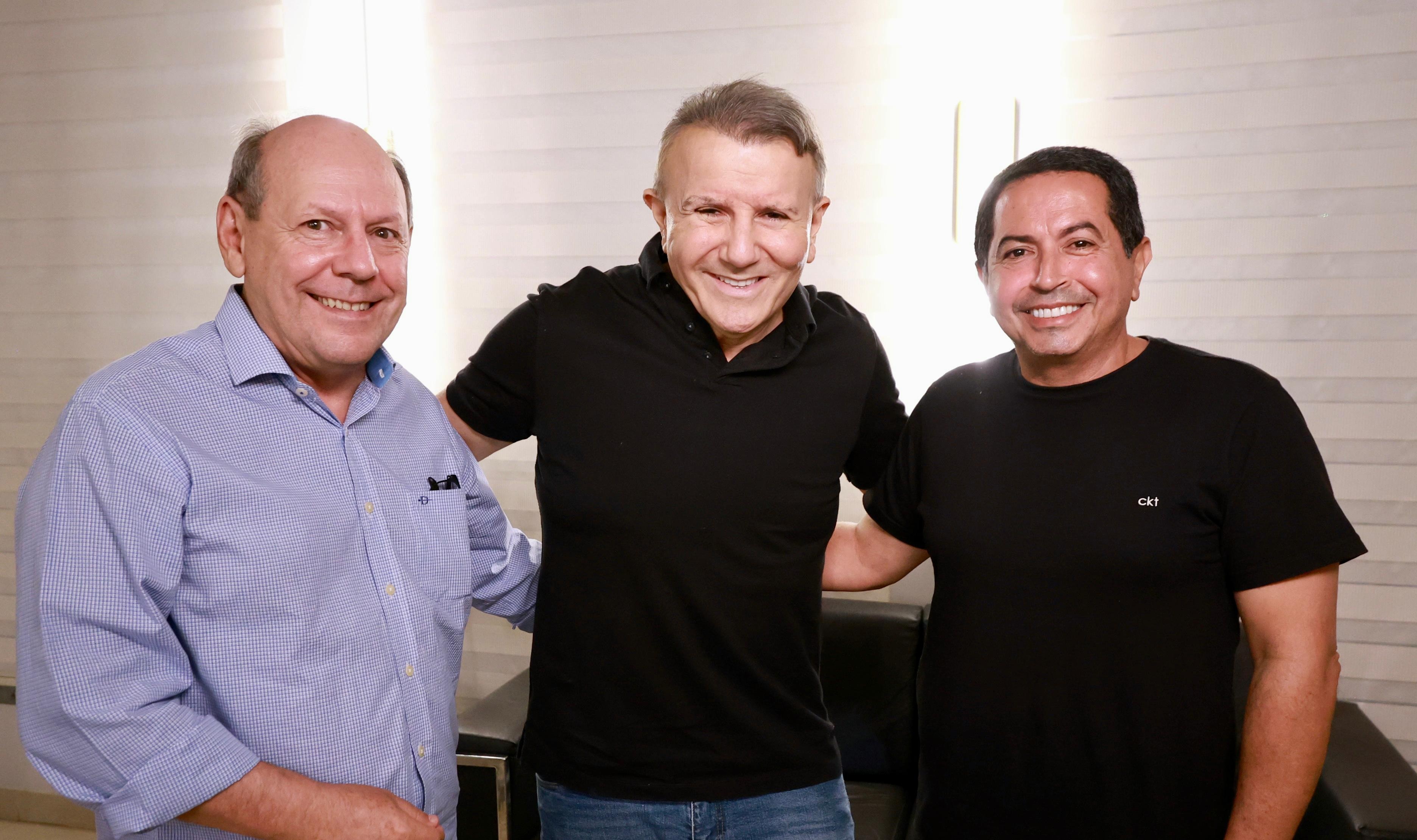 Secretário de Planejamento Urbano, Ronaldo Dimas, ao lado do prefeito Eduardo Siqueira e o presidente do CAU/TO, Robson Freitas