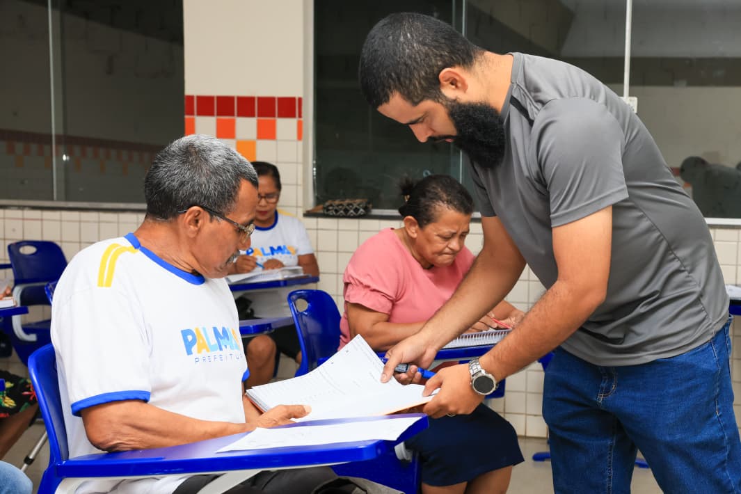 Para muitos educadores que atuam na EJA, a presença dos idosos nas turmas enriquece o ambiente escolar