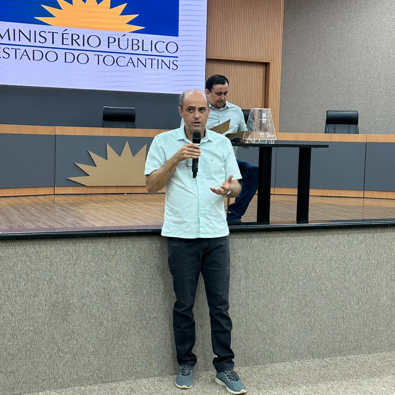 Comandante da Guarda Metropolitana de Palmas, Gilmar Fernandes, orientou sobre mudança para os boxes.