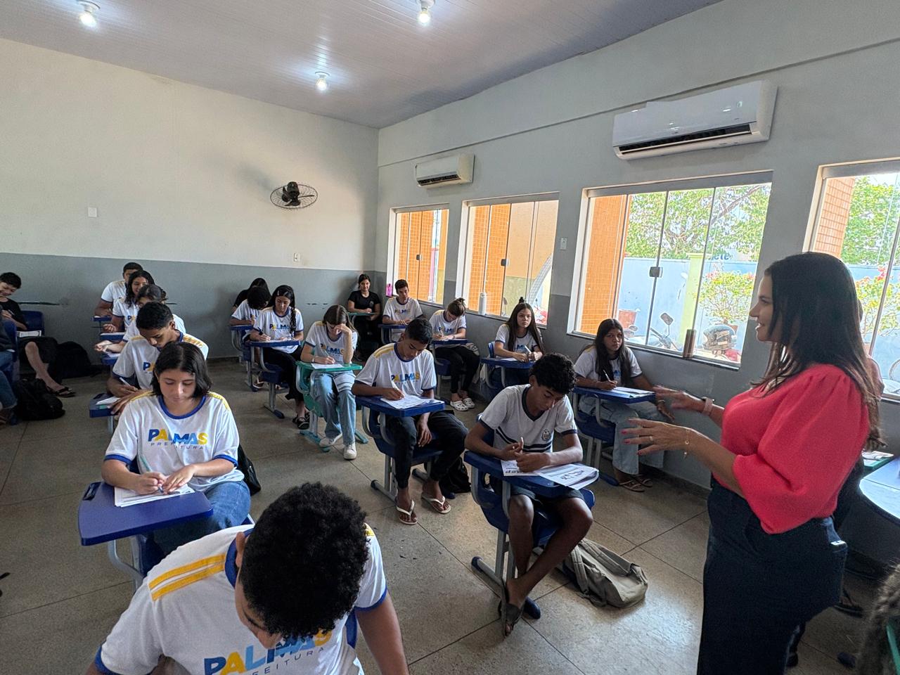 Na sequência, Anice seguiu para a Escola Municipal Maria Rosa, no setor Morada do Sol, onde também pôde acompanhar as várias etapas de execução da avaliação
