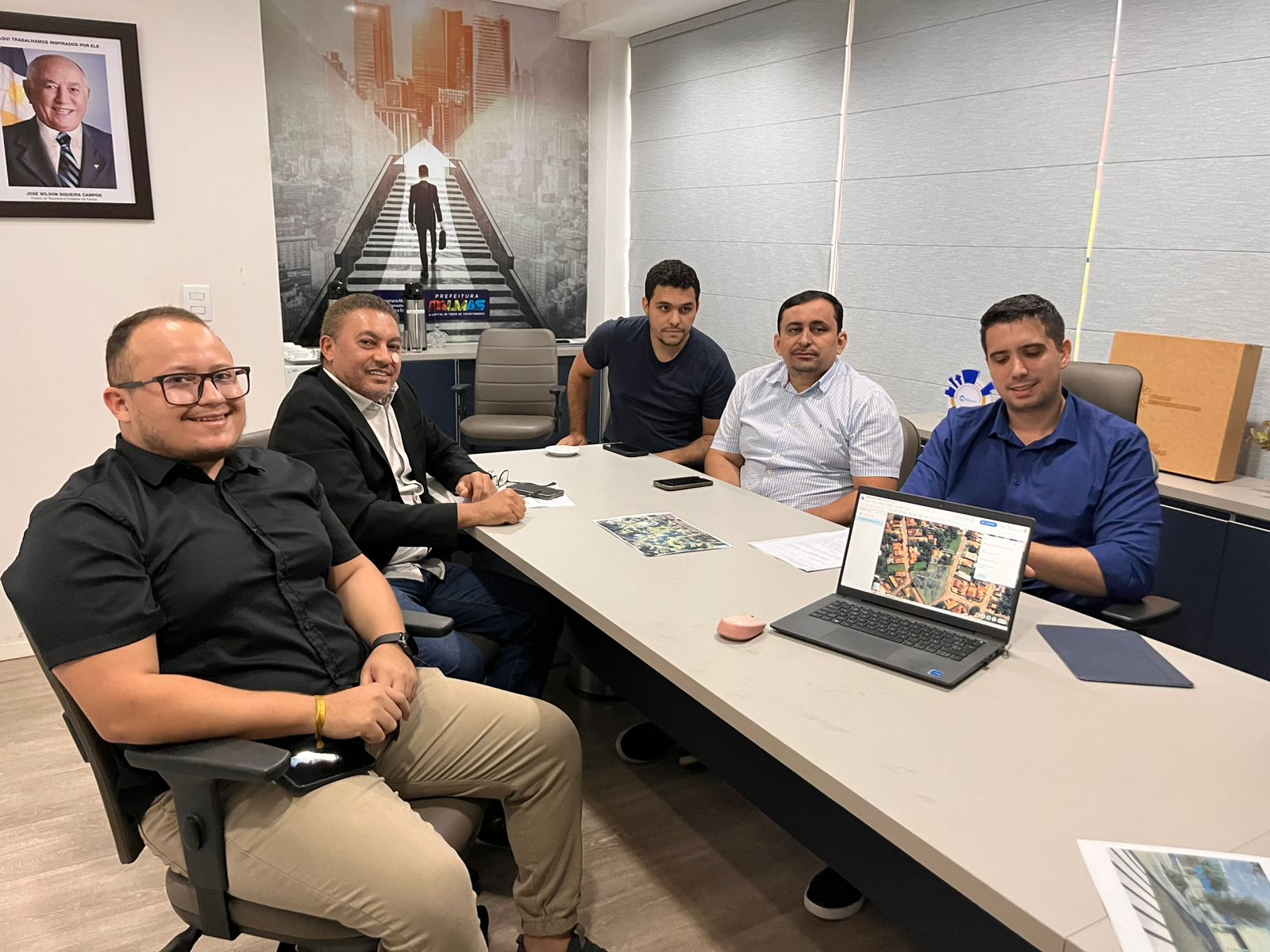 Reunião no gabinete da Sedeem para tratativas sobre a Feira de Taquaruçu. - Foto: Tainara Saraiva