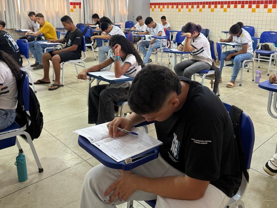 Neste primeiro dia de avaliações, estudantes de sete unidades educacionais da rede farão os testes do Saeb