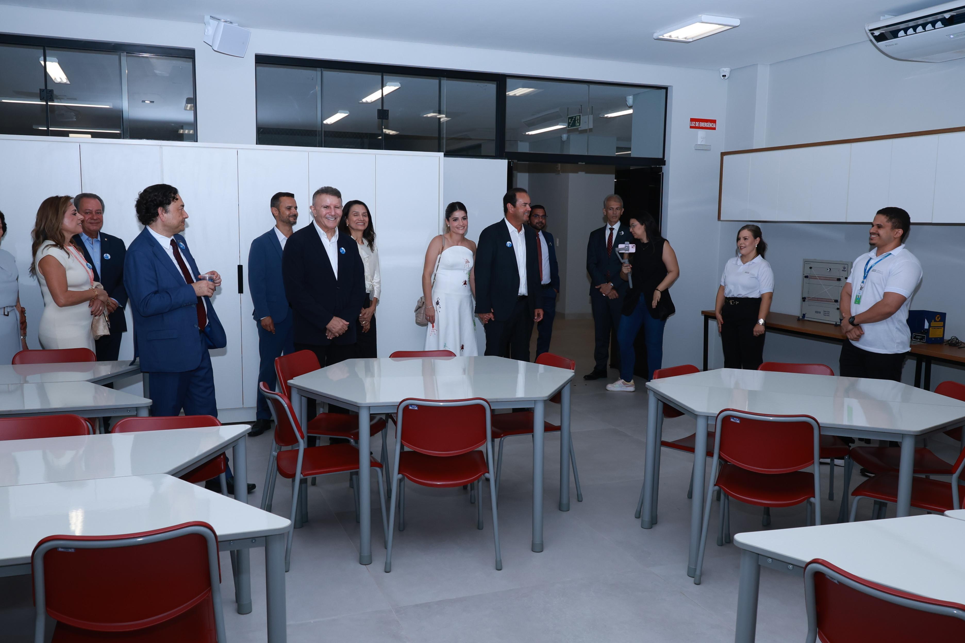 Autoridades realizaram uma visita guiada para conhecer as instalações