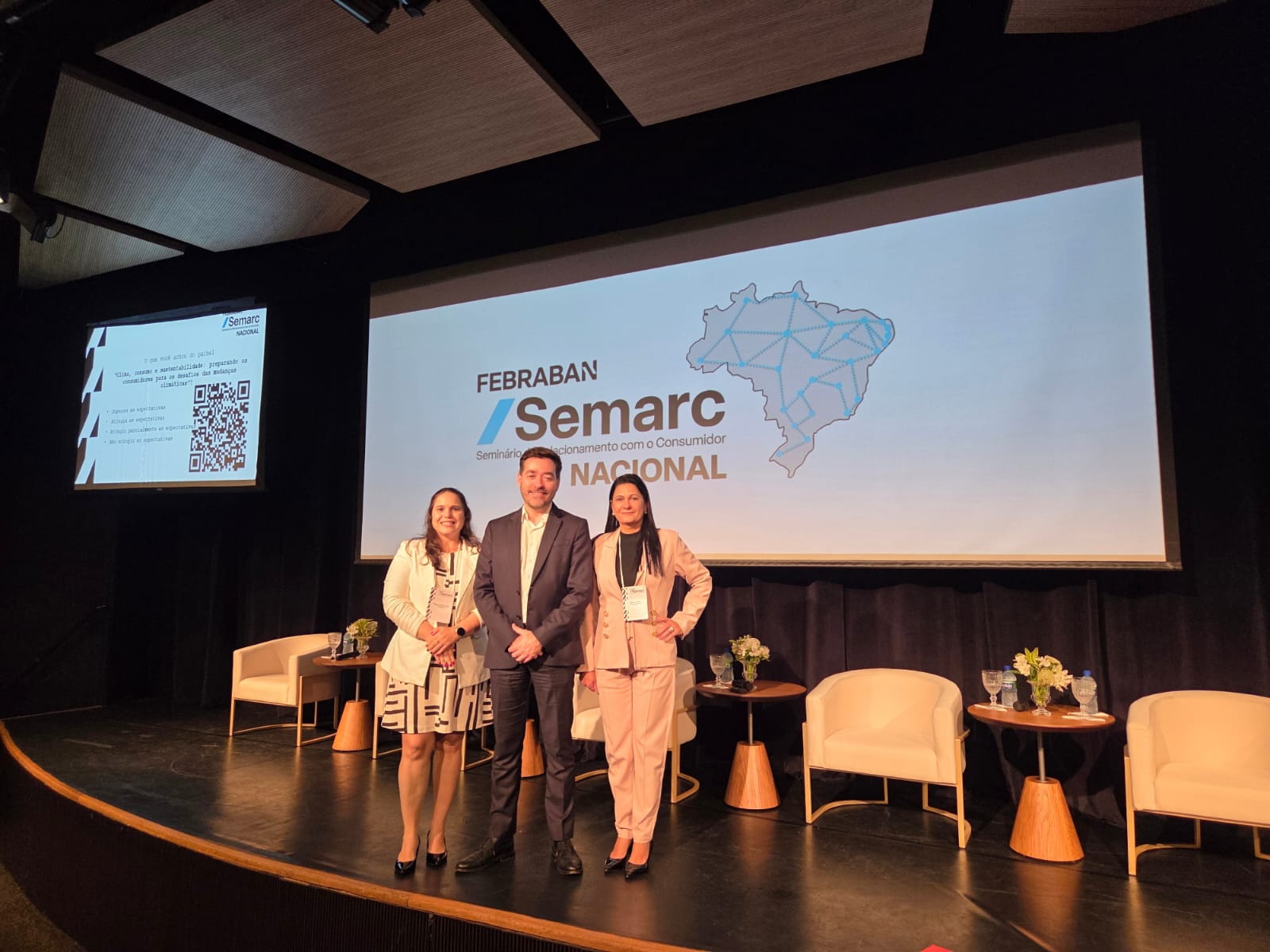 Equipe procon com Amaury Oliva – Diretor-executivo de Sustentabilidade, Cidadania 
Financeira, Relações com o Consumidor e Autorregulação da Febraban