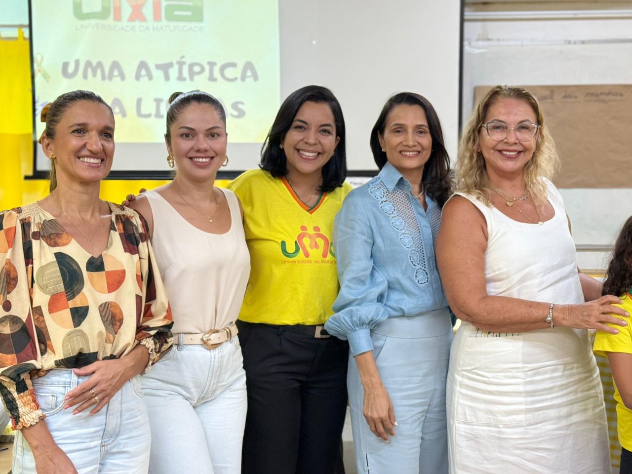 Primeira-dama e secretária de Ação Social e da Mulher, Polyanna Siqueira Campos com a coordenadora da UMA Atípica, Neila Osório e representantes dos Cmeis