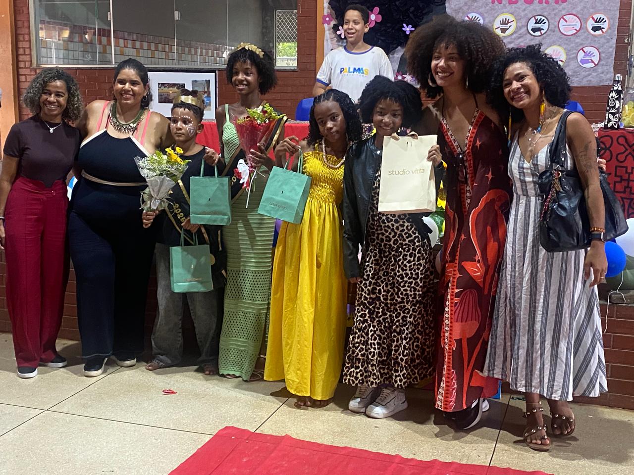 Alunos participaram do tradicional Baile Black, momento marcado por apresentações culturais e a premiação das atividades realizadas ao longo da semana