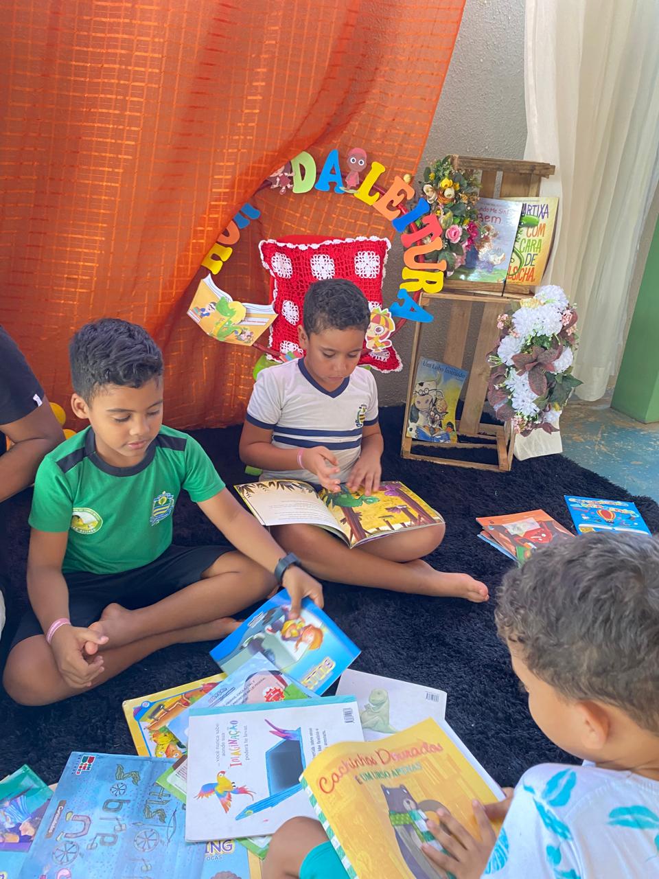 As atividades de contação e produção de histórias contribuíram bastante para aprimorar a construção das narrativas das crianças