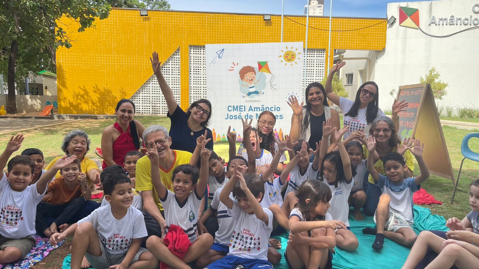 Evento festivo faz parte do encerramento do projeto Brincando e Aprendendo com os Avós