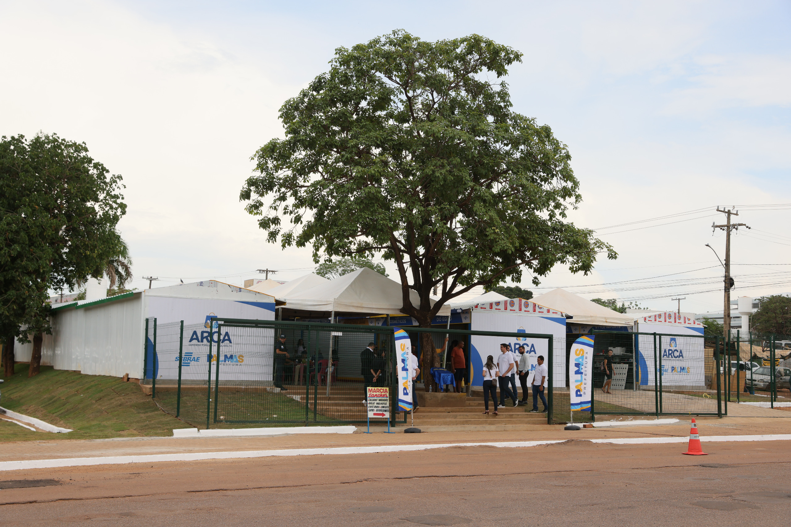 O entorno do local esta revitalizado e a via livre para a população - Foto: Lia Mara