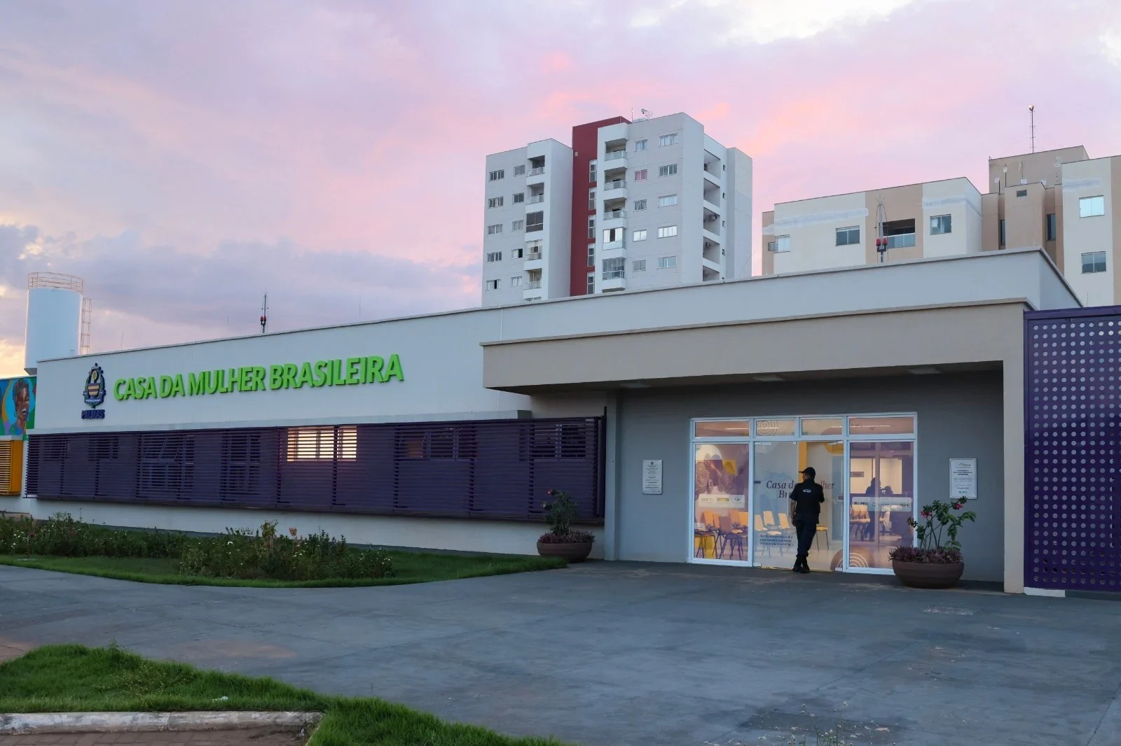Prefeitura de Palmas mantém rede especializada de acolhimento e proteção às mulheres com canais de denúncia em casos de violência