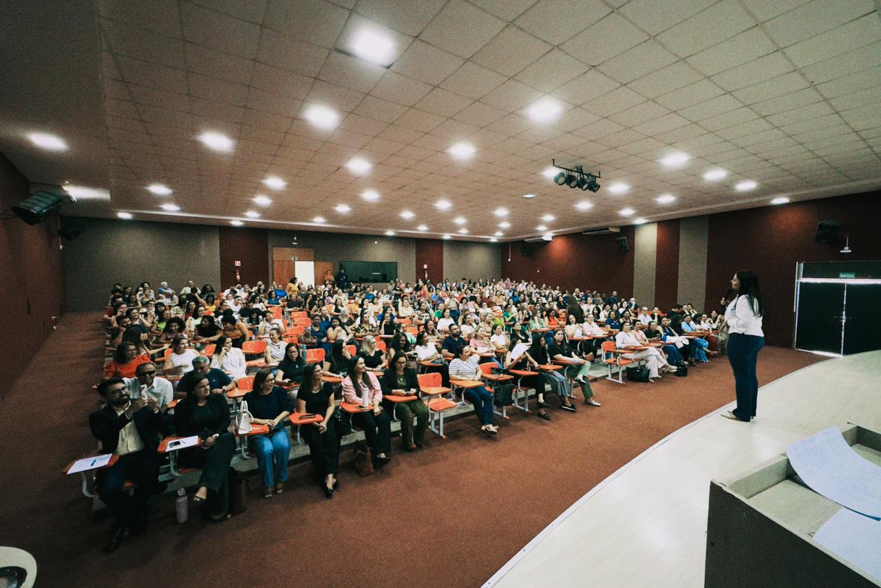 Profissionais da Educação de Palmas participam de encontro formativo em preparação para o retorno às aulas