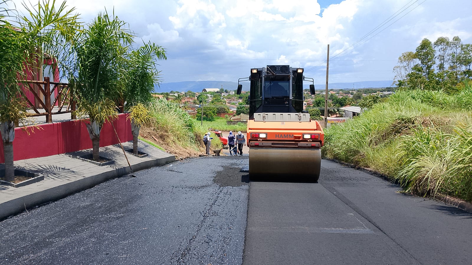 Mais uma avenida do Setor Santa Bárbara recebe recapeamento asfáltico