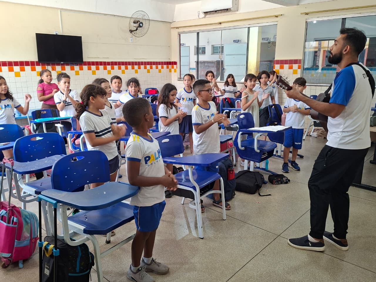 Música que educa e preserva culturas eleva a interação dos alunos na ETI Olga Benário