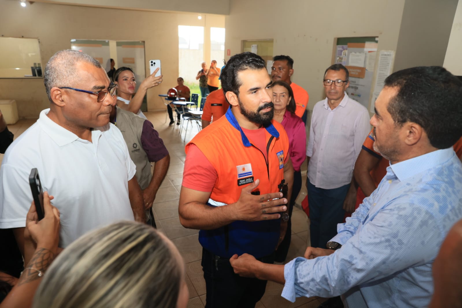 Gestores municipais recebem governador Wanderlei Barbosa no gabinete de crise no Jardim Taquari