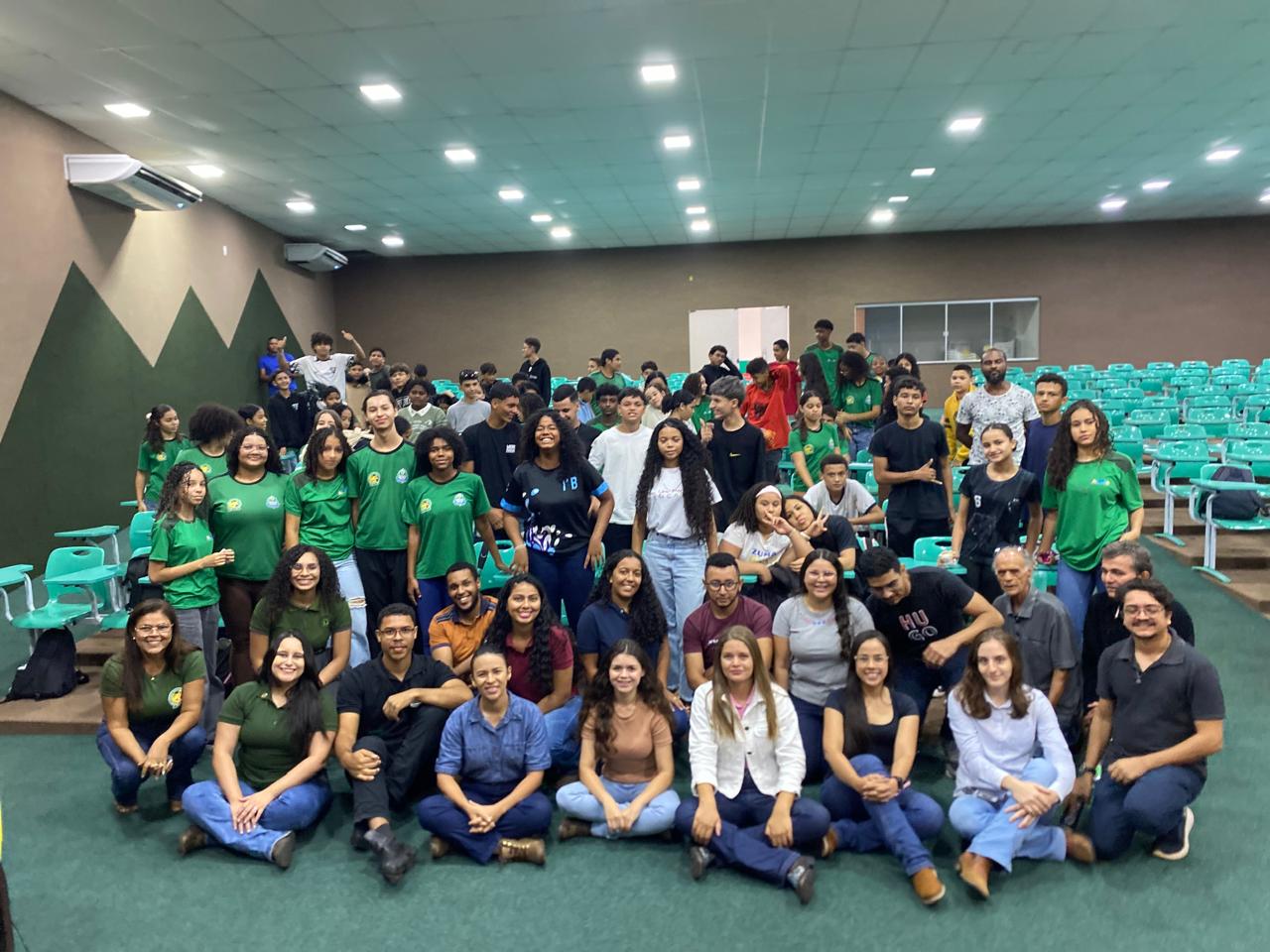 Troca de vivências aproxima alunos da ETI Fidêncio Bogo e graduandos de Zootecnia do IFTO