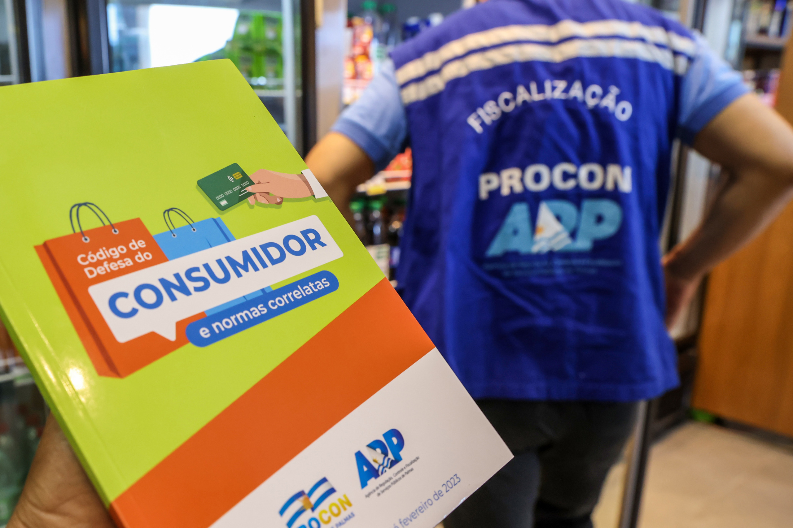 Procon de Palmas alerta foliões sobre direitos do consumidor durante o Carnaval