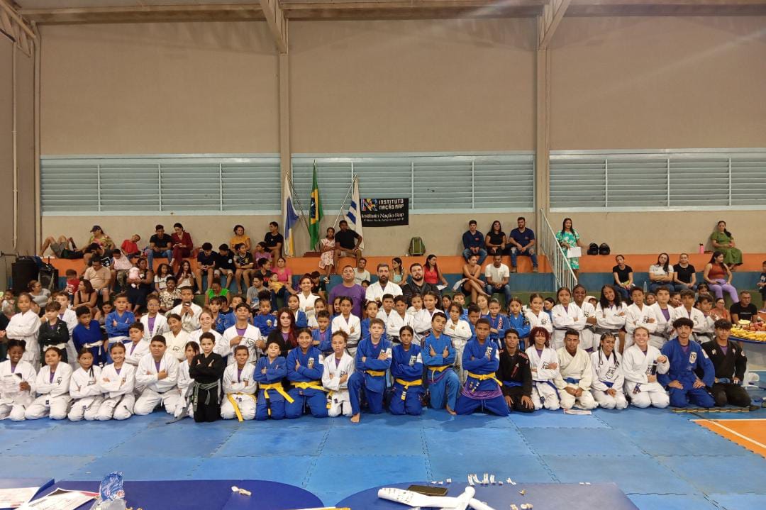 Em Palmas, ETI Cora Coralina amplia formação dos alunos com jiu-jitsu, futsal, xadrez e violão gratuitos