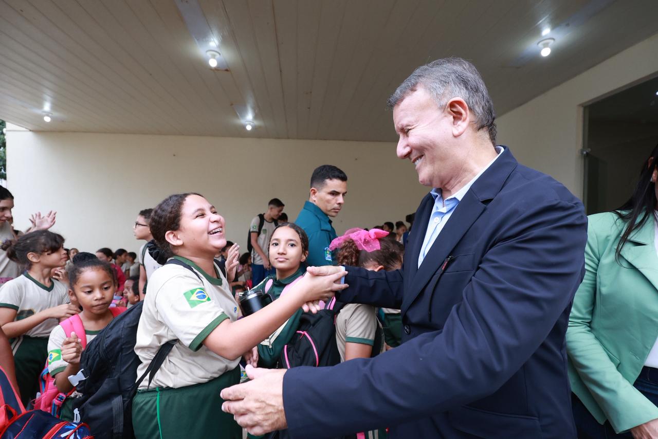 ETI Caroline Campelo celebra 15 anos de história com festa e homenagens
