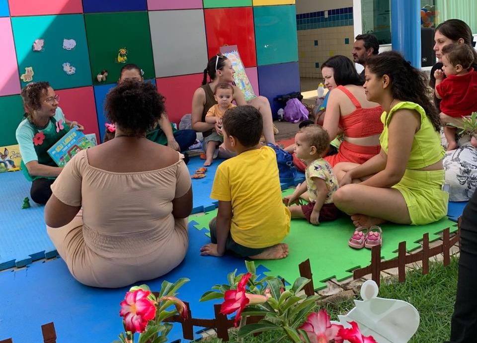 Piquenique Literário reúne famílias e crianças em momento de leitura e integração no Cmei João e Maria