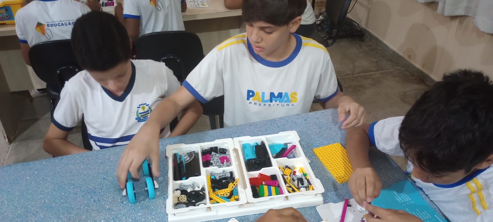 Oficina de Robótica desperta interesse por tecnologia em alunos da Escola Municipal Antônio Gonçalves