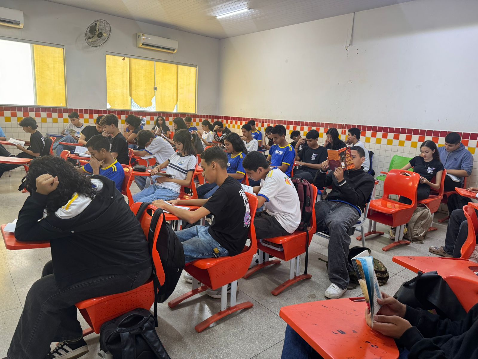 Escola Municipal Darcy Ribeiro promove Parada da Leitura e incentiva o hábito de ler entre estudantes