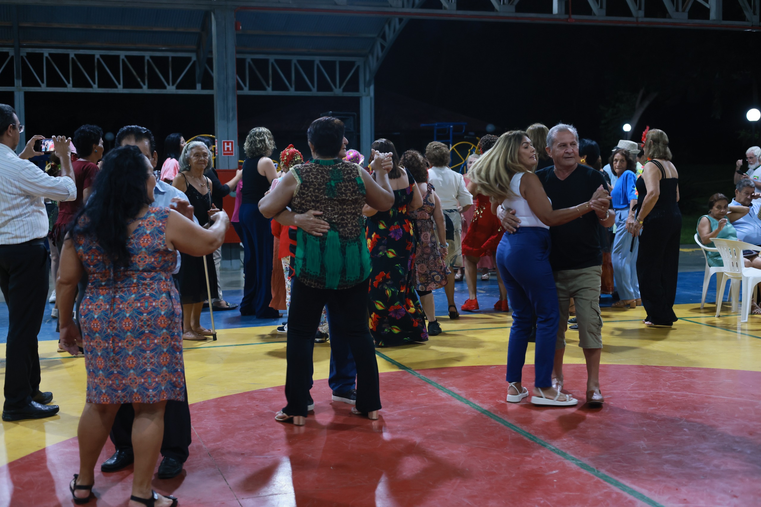 Parque da Pessoa Idosa realiza baile em celebração ao Dia das Mães em Palmas