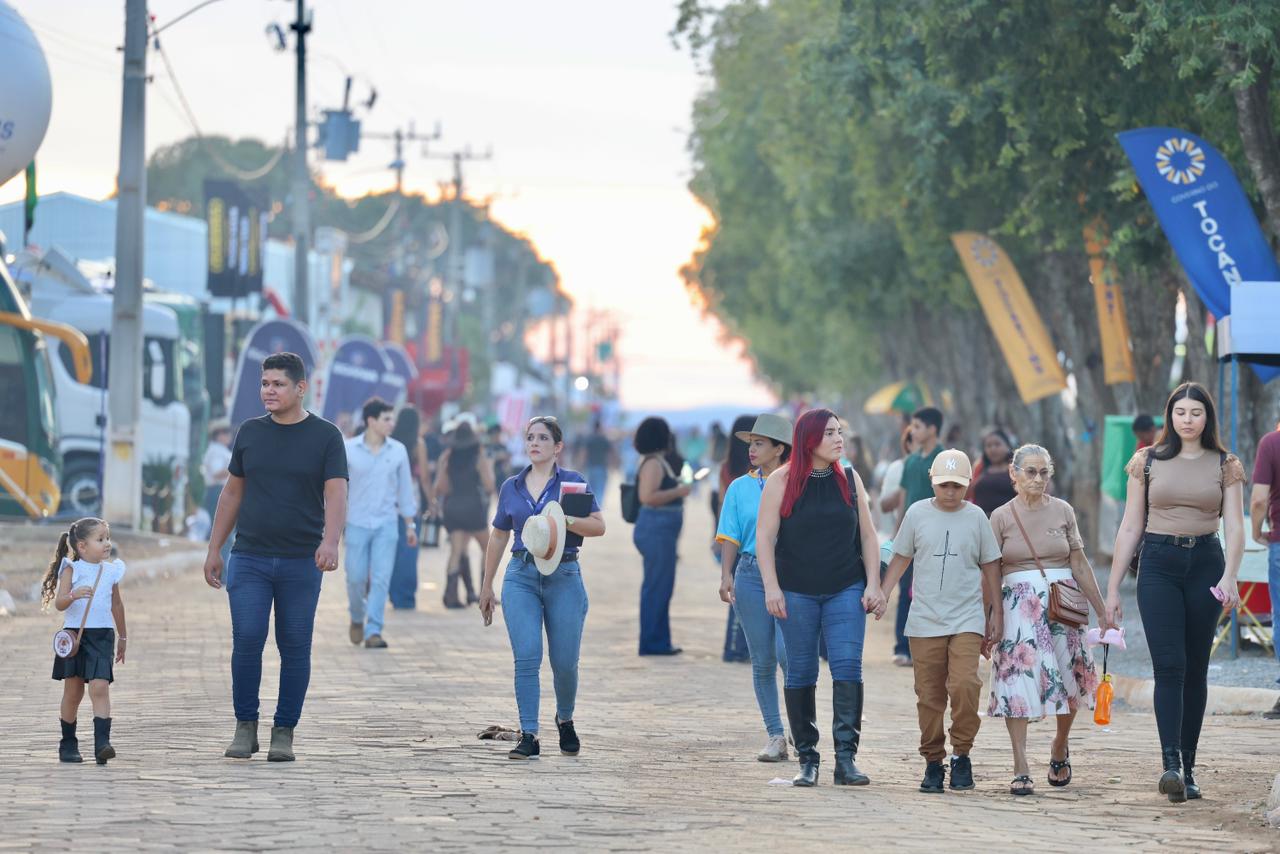 Calor e grande fluxo exigem atenção redobrada de visitantes de feira agrotecnológica