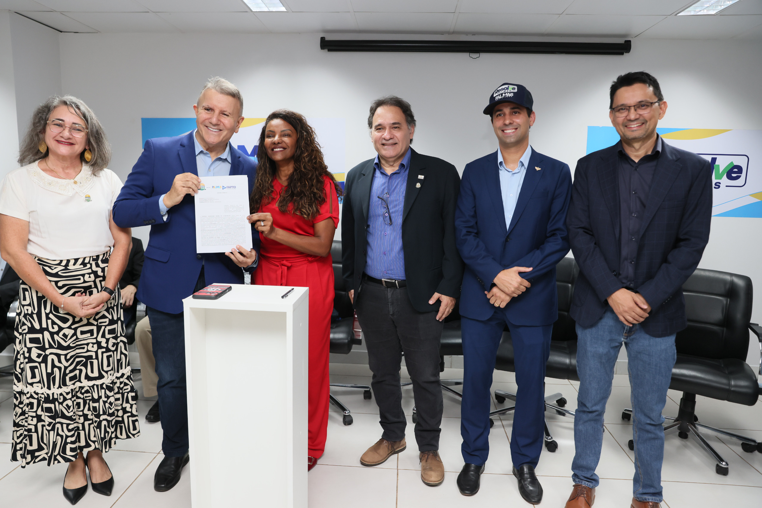 Prefeitura de Palmas entrega revitalização do Resolve Palmas da Avenida JK e firma parceria para avaliação dos serviços prestados