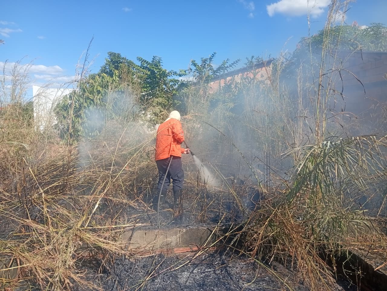 Defesa Civil promove ação educativa sobre prevenção a queimadas no Jardim Laila