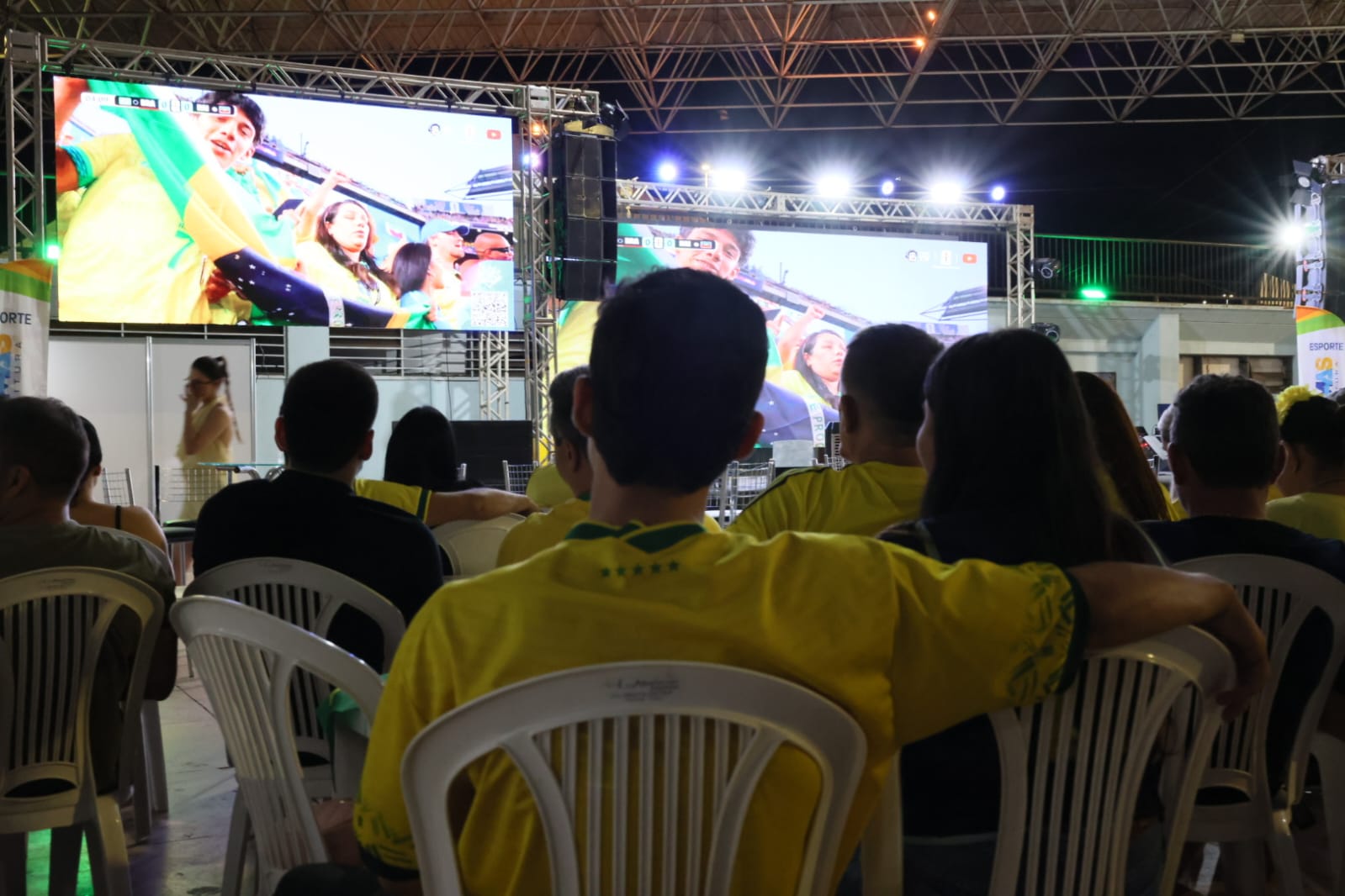 Palmas vibra com vitória do Brasil e reúne torcedores em transmissão promovida pela Prefeitura