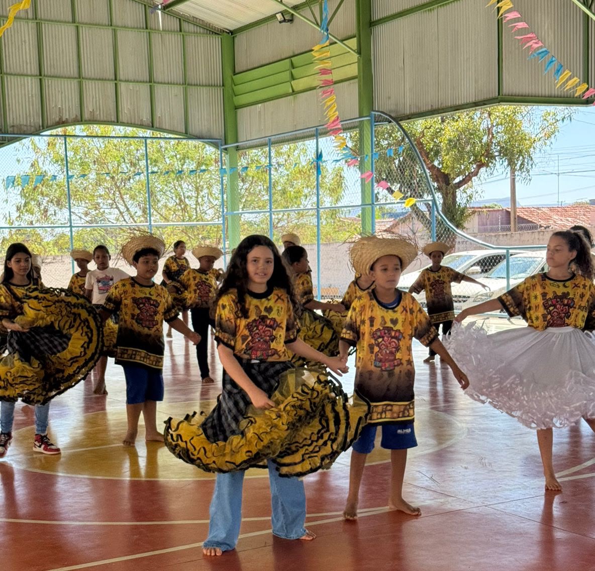 Doze Escolas da Rede Municipal levam cultura, criatividade e tradição à arena do 34º Arraiá da Capital