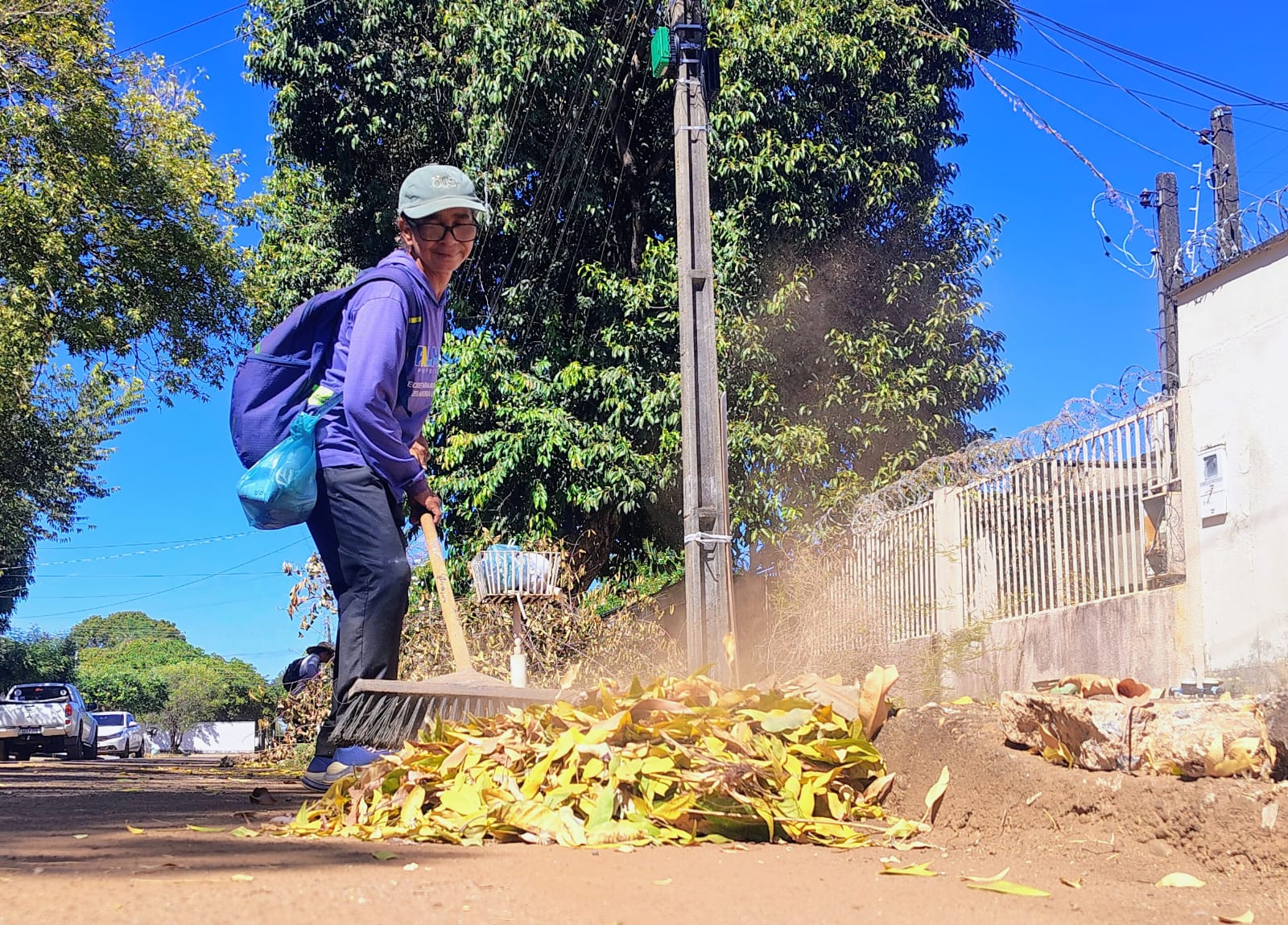 Prefeitura de Palmas leva roçagem a bairros residenciais e avenidas nesta segunda-feira, 20