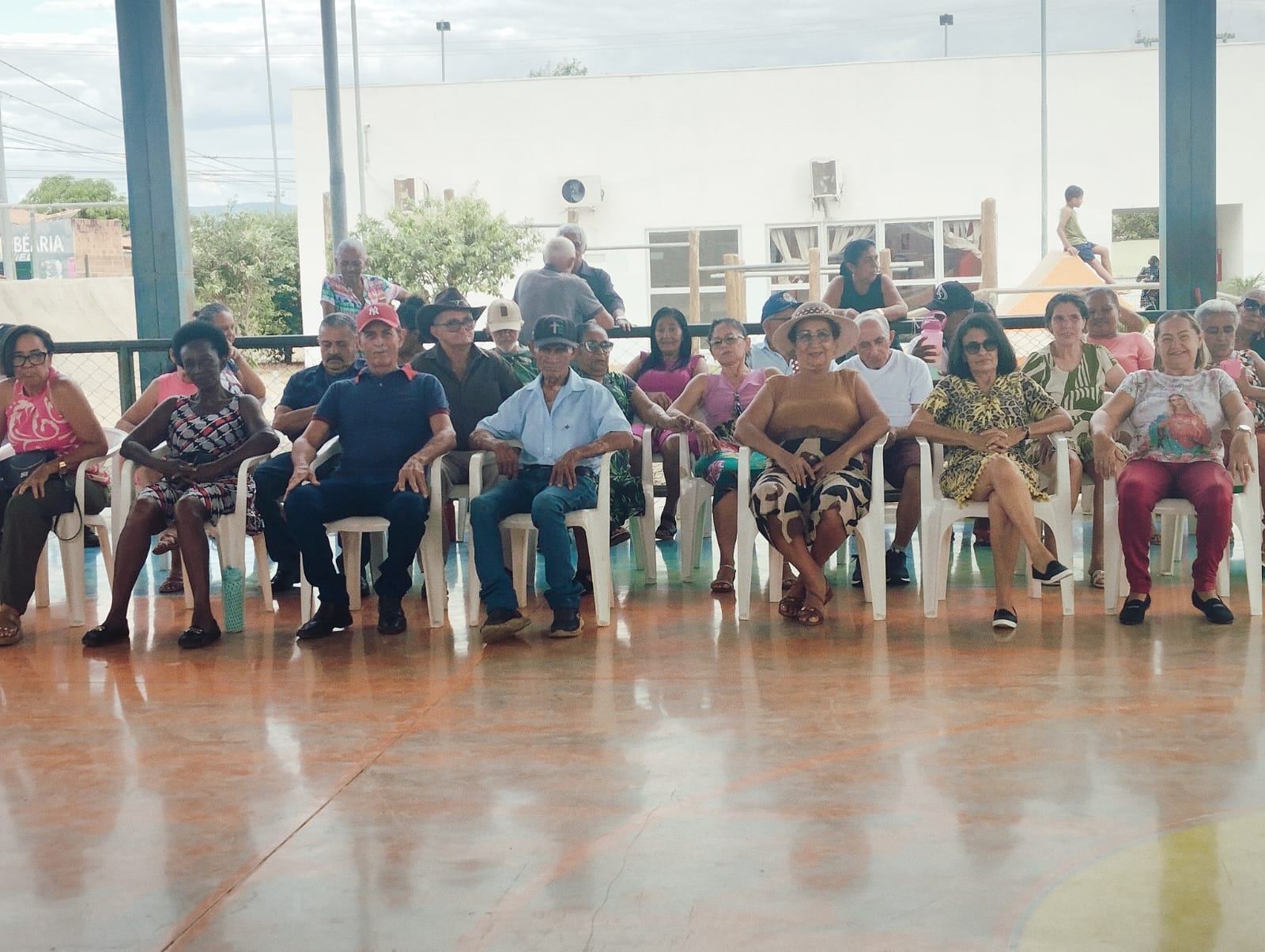 Pessoas idosas da Capital participam de ação de prevenção e cuidado com a saúde mental