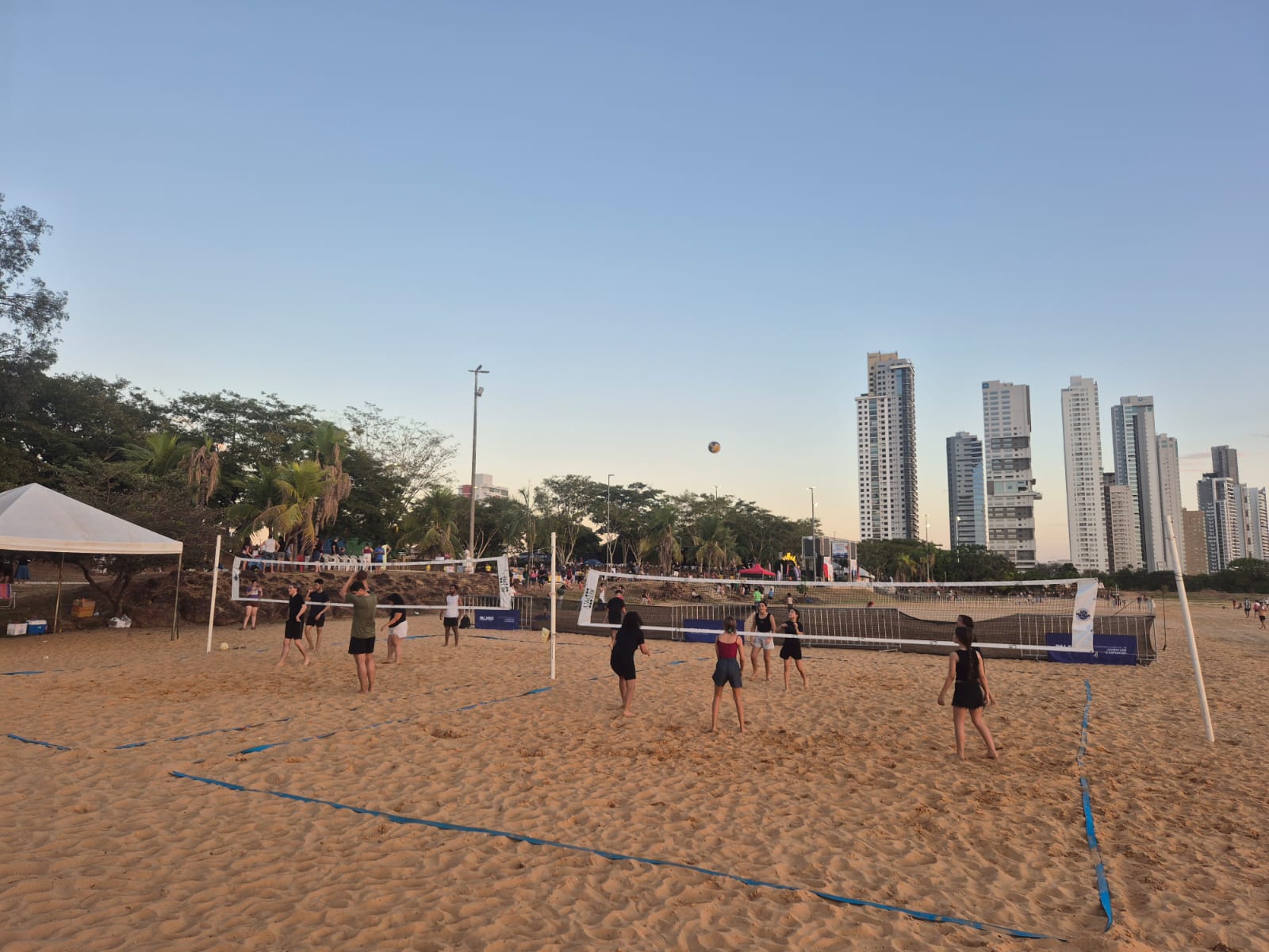 Campeonato de beach soccer e esportes na areia marcam o fim de semana nas praias de Palmas