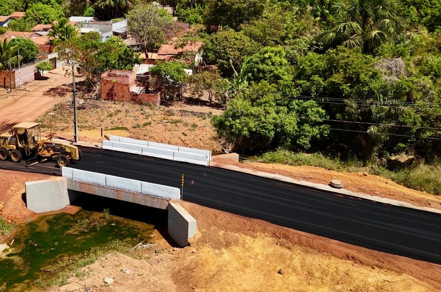 Comunidade do Morada do Sol comemora construção de pontes que põem fim a alagamentos históricos