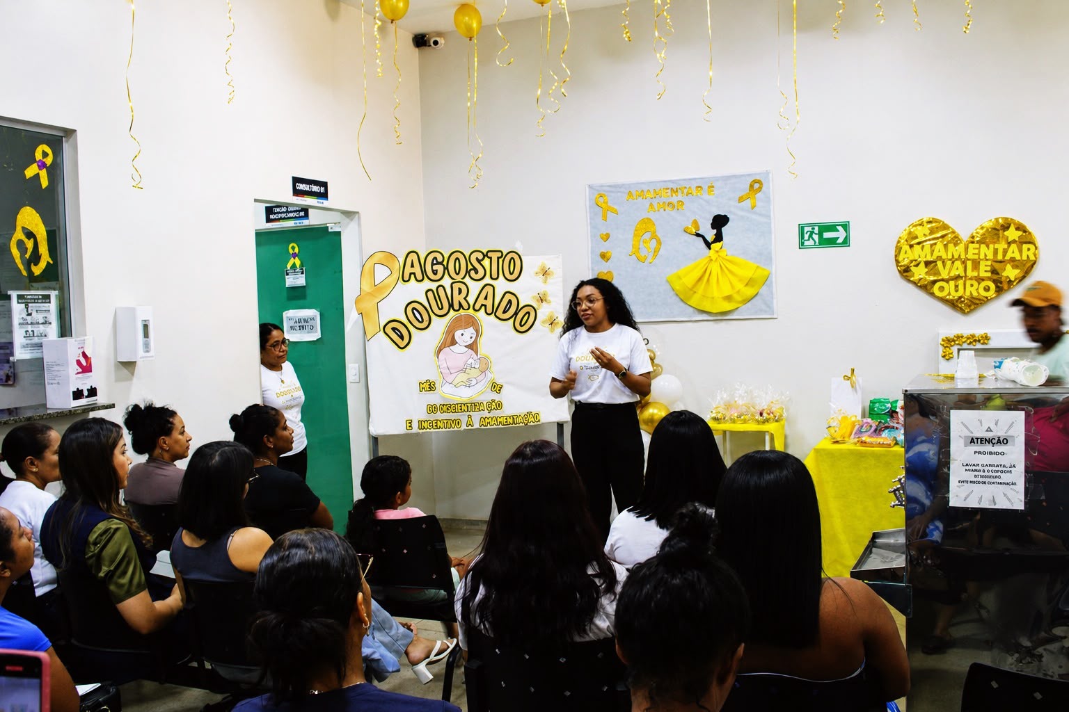Unidade de saúde promove ação sobre Agosto Dourado e Agosto Lilás para gestantes e mulheres da comunidade