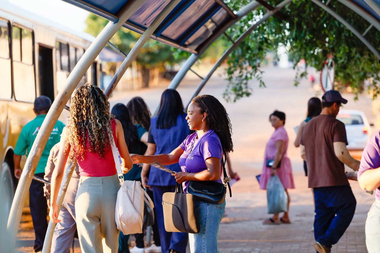 Blitz educativa conscientiza contra importunação sexual nas estações de ônibus de Palmas