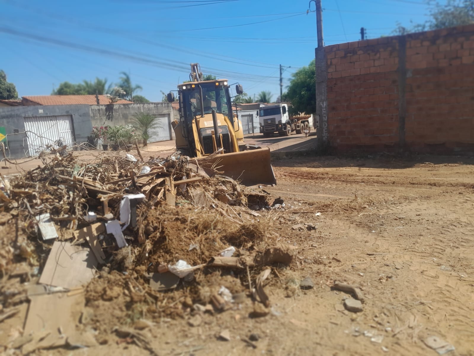 Região sul de Palmas recebe serviços de limpeza urbana, nesta sexta, 21