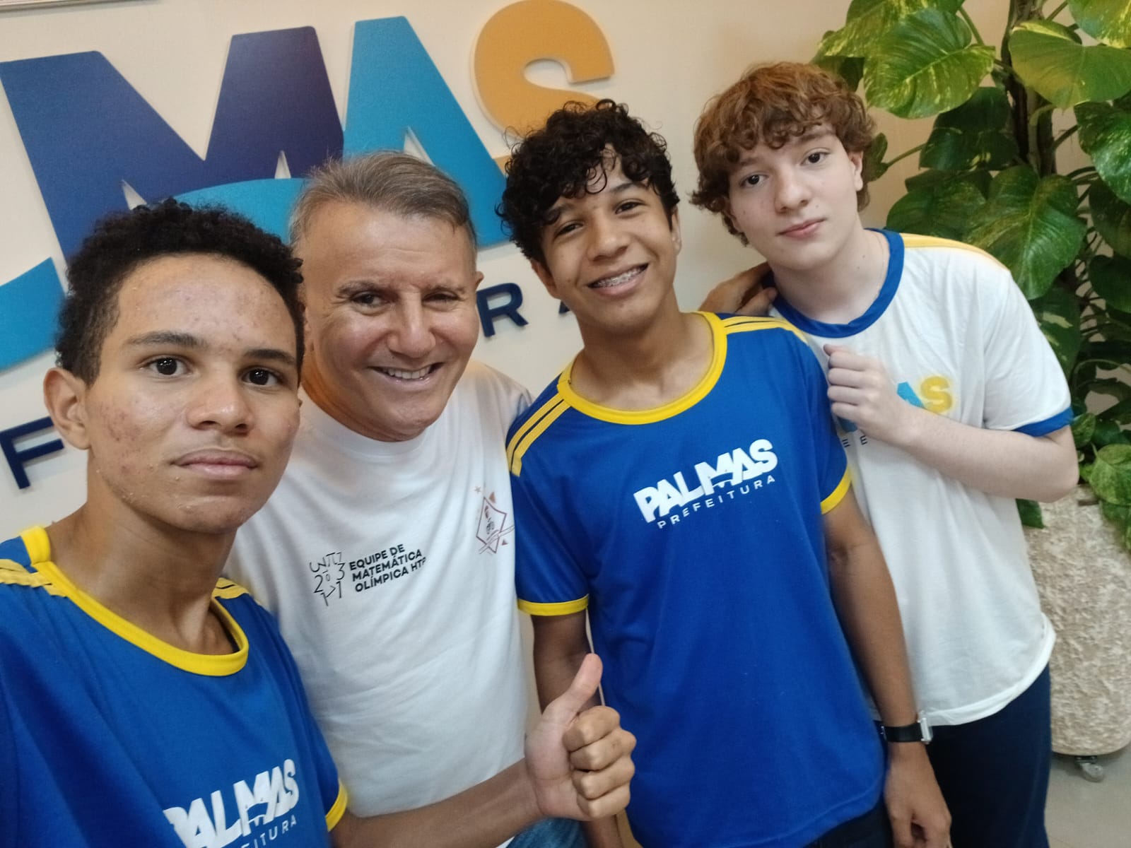 Prefeito de Palmas recebe estudantes que vão representar o Tocantins na etapa final da Olimpíada de Matemática