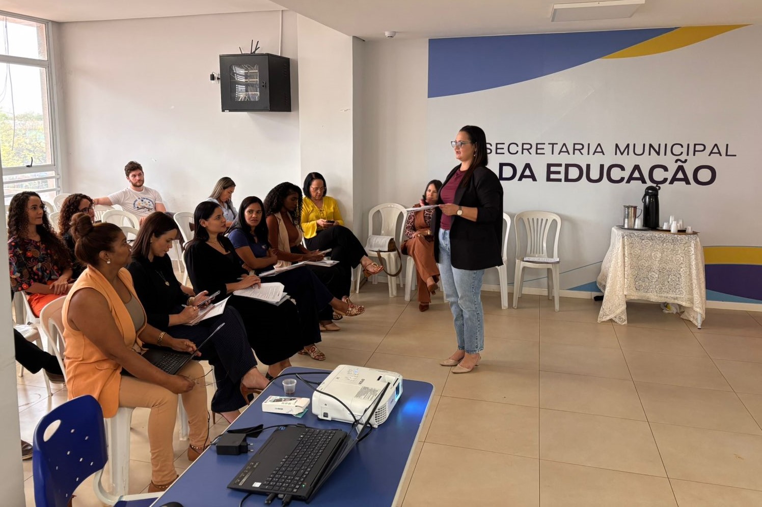 Semed reúne gestores e técnicos para validar revisão da Política de Educação Integral em Palmas