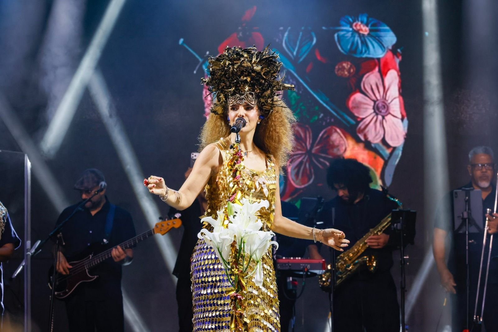 Sucessos e memórias afetivas marcam show de Vanessa da Mata em Taquaruçu