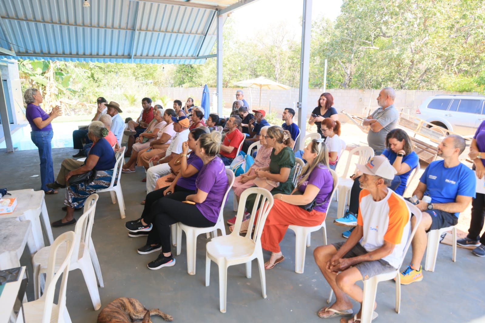Idosos da Vila Agrotins recebem atendimentos de saúde e participam de atividades físicas e de dança